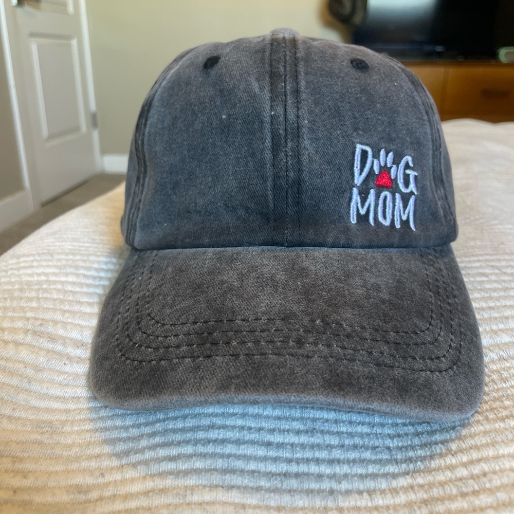 Dog Mom embroidered baseball cap